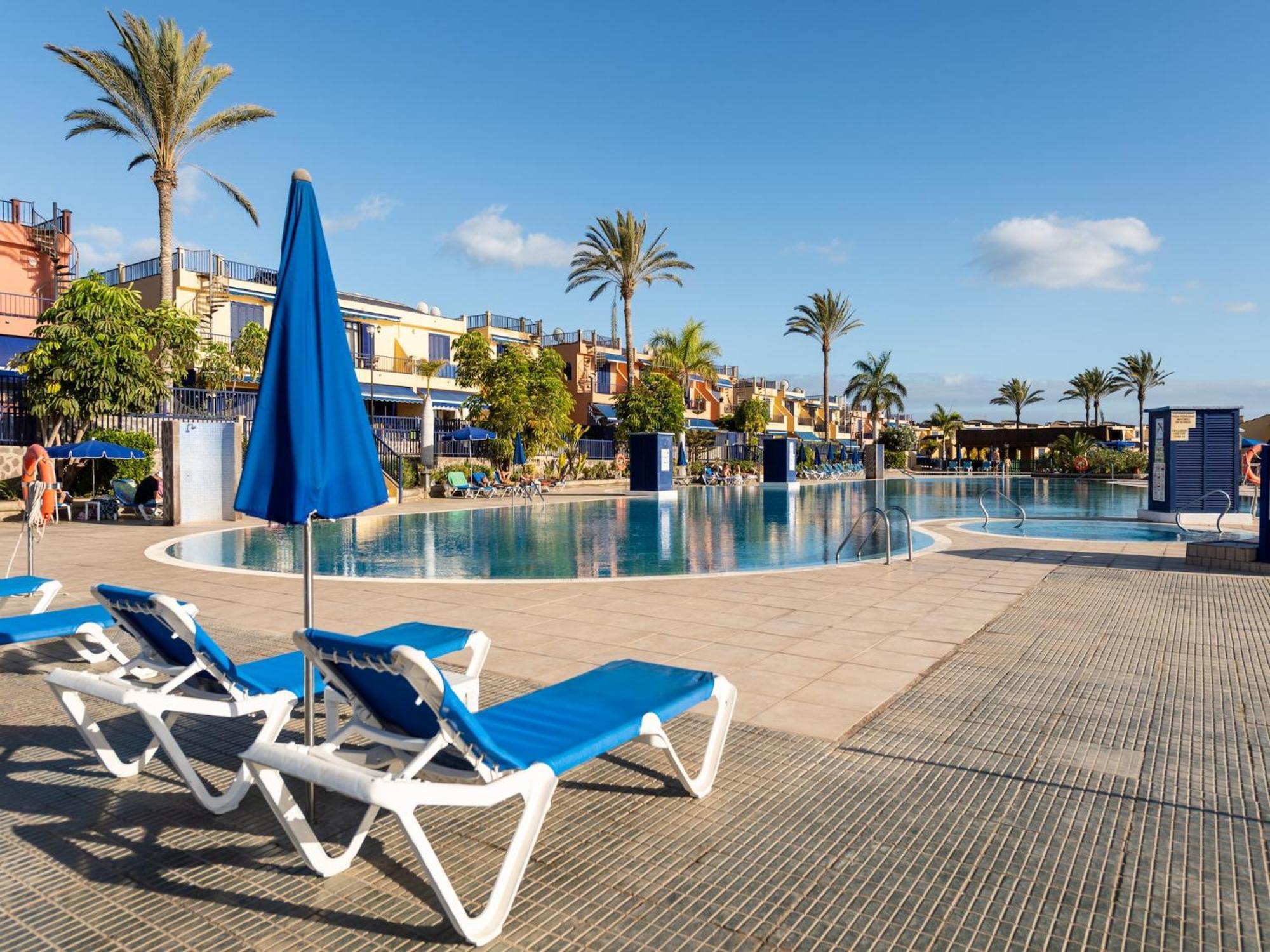 Charming With Pool In Сasa de vacaciones *